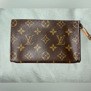 REAL Louis Vuitton Pouch with Zipper